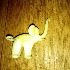 Prodám staré skleničky asi Moser a skleněnou fajfku, slona - 5