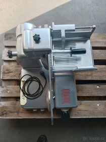 Nářezový stroj šnekový MANCONI 300 VK-VE - 5