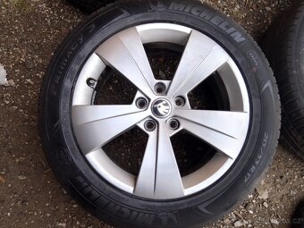 Originál ALU R17 Superb,Passat 6,5x17 E41 Triton+letní pneu - 5