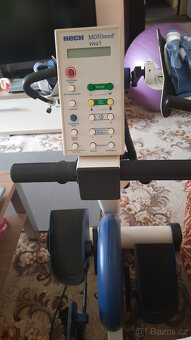 Motomed Reck Viva 1 s tyčí na zapření invalidního vozíku. - 5