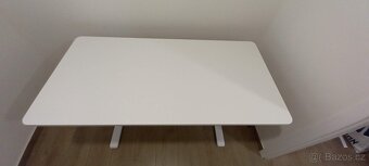 Výškově nastavitelný stůl 140×70 cm bílý - 5