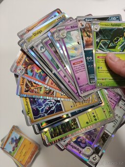 Prodám kartičky Pokémon 561kusu plus funko cena 1000 - 5