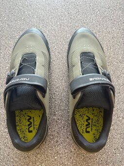 Silnični a boty na kolo - 5