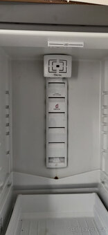 Prodám ledničku Whirlpool - 5