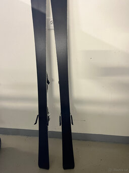 Prodám dámske sjezdové lyže Atomic Cloud 9 velikost 156cm - 5
