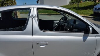 Toyota Yaris 1.0 VVti Klima Model 2004///Havarovaná/// - 5