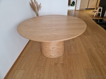 Jídelní kulatý stůl Teulat 137cm - 5
