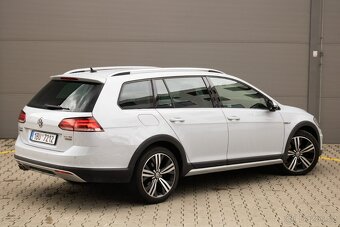 Volkswagen Golf - 5