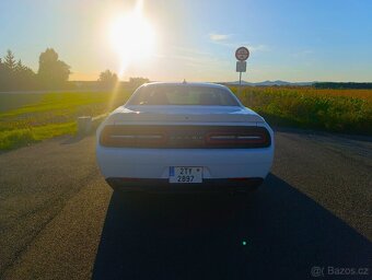 Dodge Challenger 5.7 HEMI R/T - 5