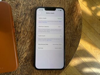 REZERVACE: iPhone 16e 128GB + příslušenství, záruka - 5
