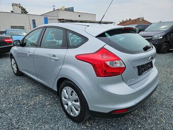 FORD FOCUS 1.6i 77KW HATCHBACK 2011 102TKM - 5