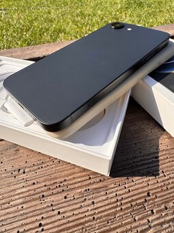 Apple iPhone 16e, 128GB, černý - 5