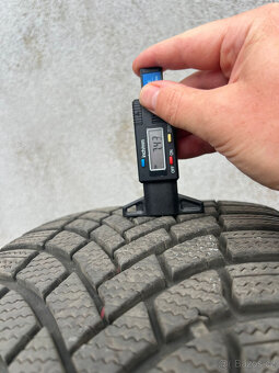 235/40R19 zimní pneu BRIDGESTONE BLIZZAK LM005 - 5