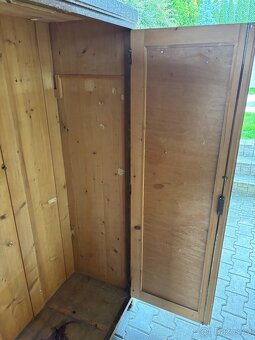 Stará celodřevěná skříň - 5