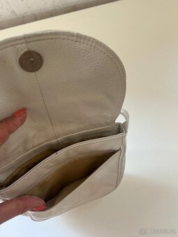 Bílá dámská kožená kabelka - 5