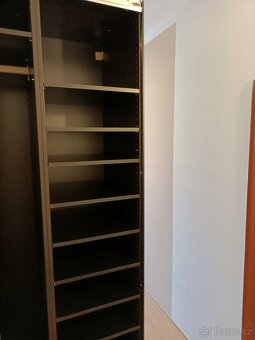 Šatní skříň IKEA Pax s posuvnými dveřmi - 5
