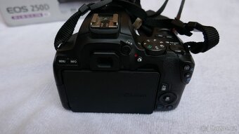 Canon EOS 250D + Canon EFS 18-55MM - 5