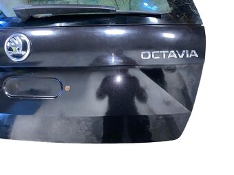 Páté dveře černá metalíza LF9R Škoda Octavia 3 FL kombi 2019 - 5