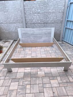 Prodám manželskou postel 180cm x 200cm - 5