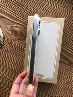 Apple iPhone 15 Pro 512GB - bíle titanový - 5