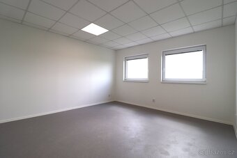 Pronájem skladového prostoru 900 m2 - Moravany, ev.č. 20290 - 5