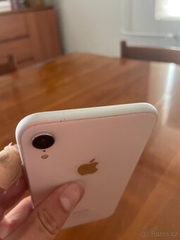 Apple iPhone XR - 5