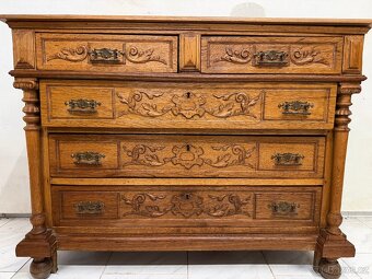 Starožitná masivní komoda - 5