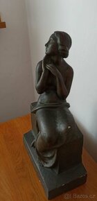 Julius Pelikán - Sedící dívka - socha výška 43 cm - 5