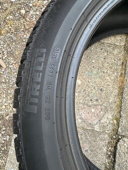Použité zimní pneu: 235/45/R18 - 2 kusy - 5
