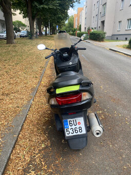 Skutr Suzuki Burgman 125 - 5