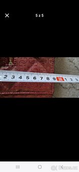 Vínová  kabelka Guess - 5