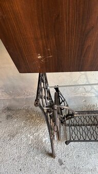 Stolek ze šicího stroje Singr - 5