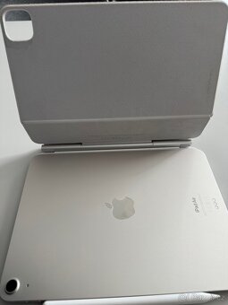 Apple iPad Air (2022) 64GB - 5