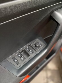 VW T-ROC 1.6 TDi, 85 kW, 2018, hezký stav - 5