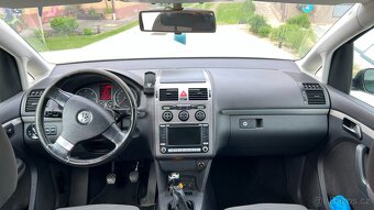 Touran 2.0 TDI 103kW motor BMM, výbava HIGHLINE - 5