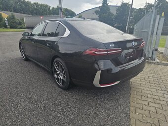 BMW i5 xDrive40 G60 Sapphire Black 2025 - 5