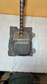 Thorovo kladivo Mjolnir – masivní replika s podstavcem - 5