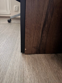 Kancelářský stůl dřevěný - 5