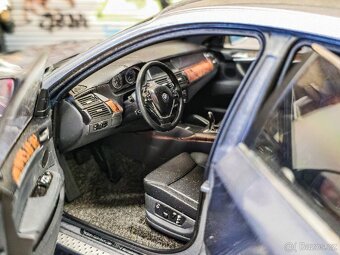 BMW X6 1:18 Kyosho - 5
