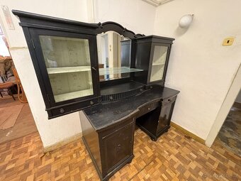 Starožitný nábytek - skříň, příborník, stůl, skříňky - 5