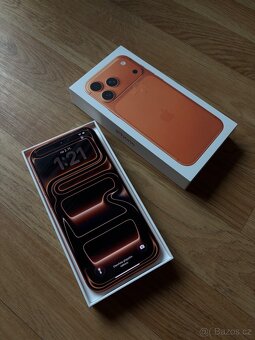 Apple iPhone 17 Pro Max 256GB oranžový - 5