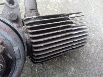 Motor s originál štítkem Jawa 05 Pionýr - 5