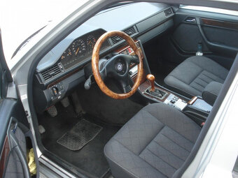 Mercedes-Benz W124 200 E - 5