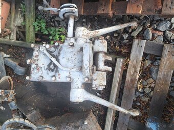 Víko hydrauliky zetor uřI - 5