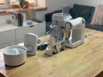 Kuchyňský robot Bosch MUM 4880 - 5