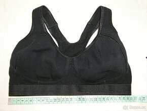 2 x motýlek,4 x lambáda,1 x podprsenka kus 50,- Kč - 5