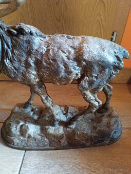 Socha bronzového Jelena - 5