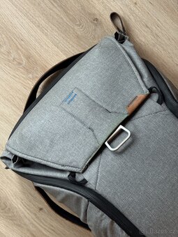 Peak Design Everyday Backpack v1, šedý (20l) - 5