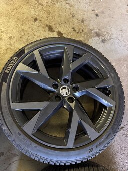 Zimní ALU sada Superb Aniara 5x112 r19 ET44 Pirelli DOT3224 - 5