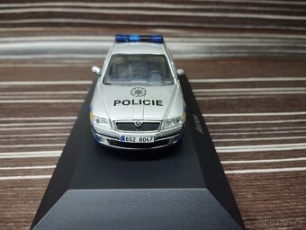 Škoda Octavia II policie 1:43 Abrex - 5